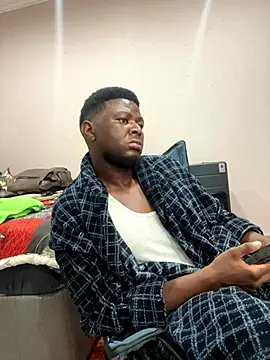 Snapshot of Dynamite_cums_in_size_2 chatting on 11-25-25, 07:19 Dynamite cums in size 2 online show from 11-25-25, 07:19