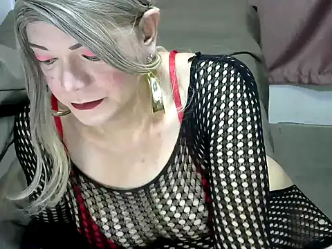 Snapshot of CREAMY_BANANA chatting on 10-13-25, 10:48 CREAMY BANANA online show from 10-13-25, 10:48
