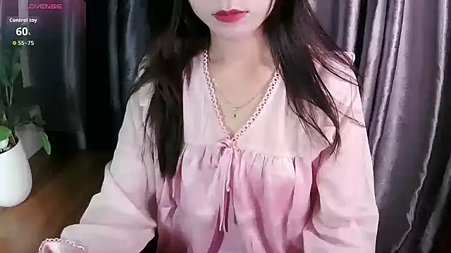 Snapshot of Mai_aug chatting on 10-27-25, 03:16 Mai aug online show from 10-27-25, 03:16