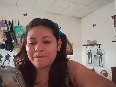 Snapshot of Kitty_WetXxX chatting on 06-11-26, 08:18 Kitty WetXxX online show from 06-11-26, 08:18