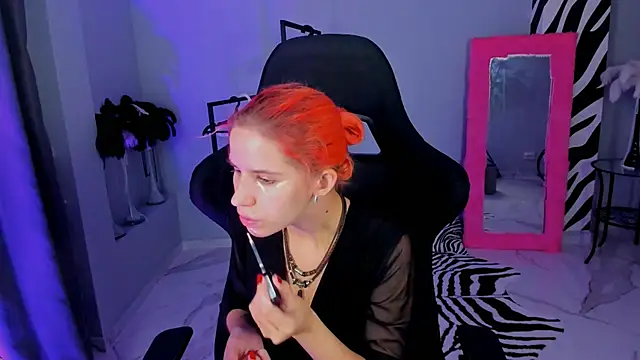 Snapshot of NitaNihil chatting on 10-29-25, 07:04 NitaNihil online show from 10-29-25, 07:04