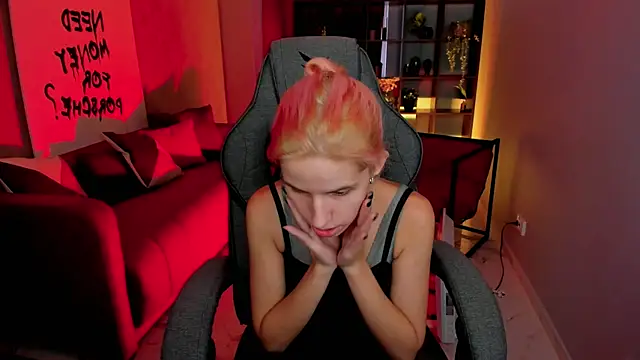 Snapshot of NitaNihil chatting on 12-18-25, 11:05 NitaNihil online show from 12-18-25, 11:05