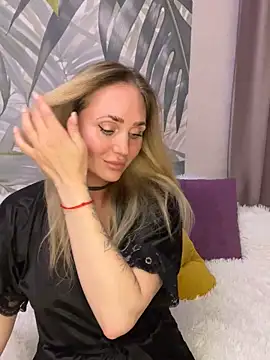 Affectionate lady online show from 10-04-25, 10:52