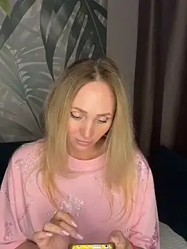 Affectionate lady online show from 10-16-25, 08:04