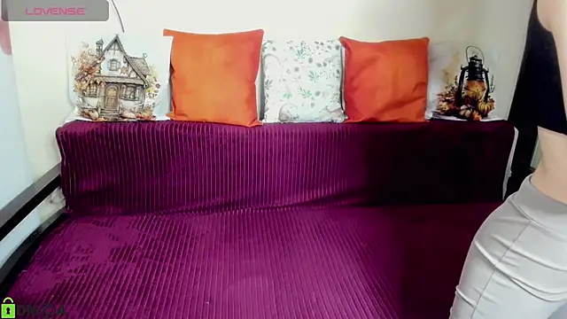 Snapshot of SelinLi chatting on 11-24-25, 10:48 SelinLi online show from 11-24-25, 10:48