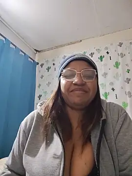 Snapshot of Avannay chatting on 06-18-26, 01:50 Avannay online show from 06-18-26, 01:50