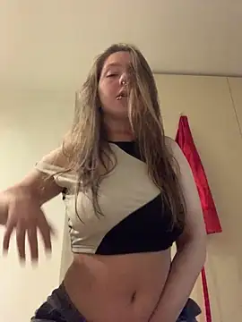 Snapshot of VesnaCrystal chatting on 09-30-25, 08:36 VesnaCrystal online show from 09-30-25, 08:36