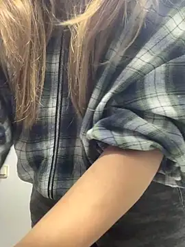 Snapshot of VesnaCrystal chatting on 11-11-25, 08:20 VesnaCrystal online show from 11-11-25, 08:20