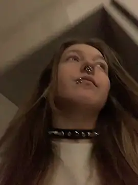 Snapshot of VesnaCrystal chatting on 11-16-25, 03:17 VesnaCrystal online show from 11-16-25, 03:17