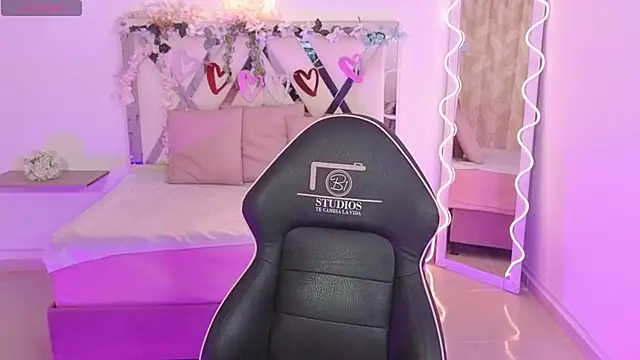 ZURY TAY online show from 09-21-25, 11:45