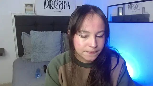 Snapshot of Eymmy_24 chatting on 09-16-25, 02:34 Eymmy 24 online show from 09-16-25, 02:34