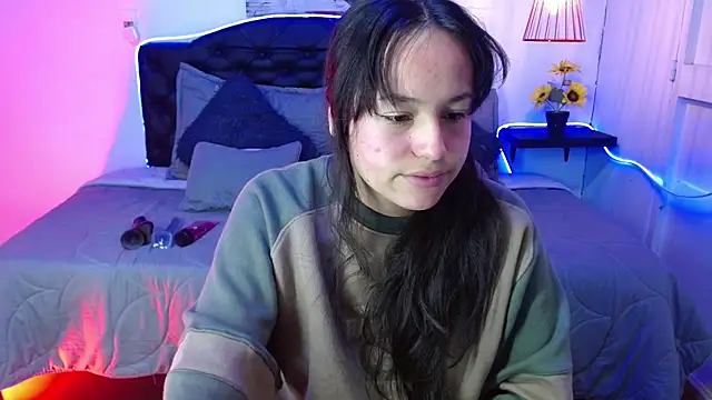 Snapshot of Eymmy_24 chatting on 09-21-25, 05:42 Eymmy 24 online show from 09-21-25, 05:42