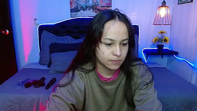 Snapshot of Eymmy_24 chatting on 09-23-25, 12:24 Eymmy 24 online show from 09-23-25, 12:24