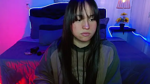 Snapshot of Eymmy_24 chatting on 09-25-25, 02:04 Eymmy 24 online show from 09-25-25, 02:04