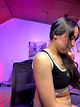 Snapshot of Eymmy_24 chatting on 10-05-25, 03:27 Eymmy 24 online show from 10-05-25, 03:27