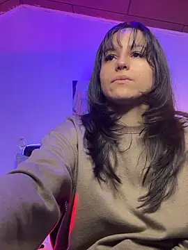 Snapshot of Eymmy_24 chatting on 10-22-25, 04:02 Eymmy 24 online show from 10-22-25, 04:02