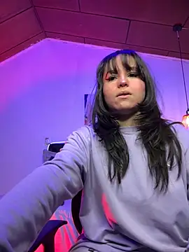 Snapshot of Eymmy_24 chatting on 10-23-25, 02:11 Eymmy 24 online show from 10-23-25, 02:11