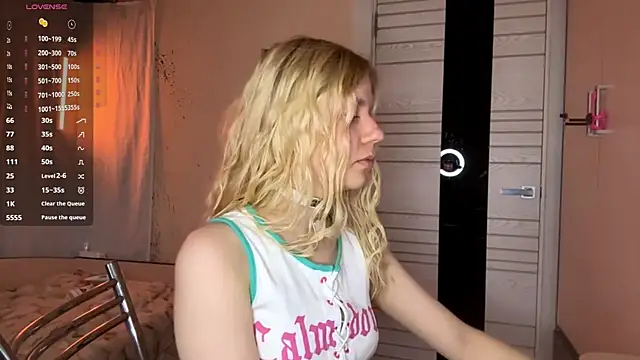 Snapshot of MaryjaneSpider chatting on 09-16-25, 02:40 MaryjaneSpider online show from 09-16-25, 02:40