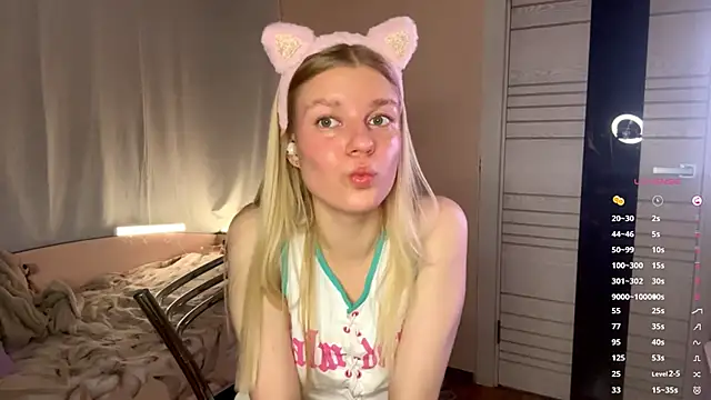 Snapshot of MaryjaneSpider chatting on 10-22-25, 06:51 MaryjaneSpider online show from 10-22-25, 06:51