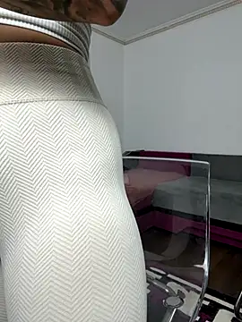 MiaKiittyy online show from 10-27-25, 12:58