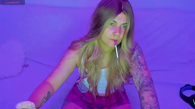 MiaKiittyy online show from 04-27-26, 09:24