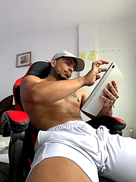 Snapshot of DeimonOficial chatting on 09-23-25, 06:55 DeimonOficial online show from 09-23-25, 06:55