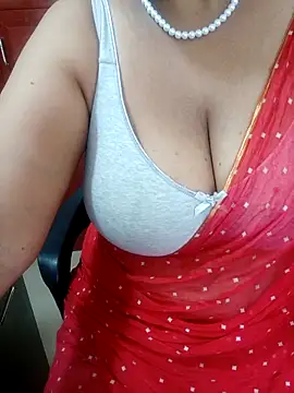Snapshot of tami_lavanya chatting on 10-04-25, 03:04 tami lavanya online show from 10-04-25, 03:04