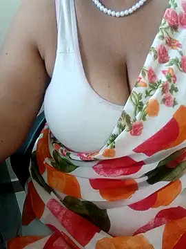 Snapshot of tami_lavanya chatting on 10-15-25, 05:07 tami lavanya online show from 10-15-25, 05:07