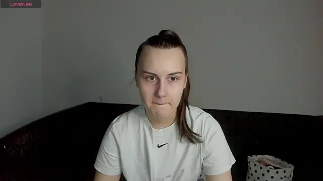 Kelly Cartier online show from 04-21-26, 02:45