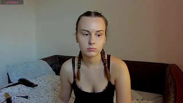 Snapshot of Kelly_Cartier chatting on 06-15-26, 02:41 Kelly Cartier online show from 06-15-26, 02:41