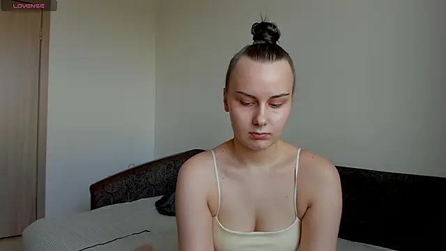 Snapshot of Kelly_Cartier chatting on 06-18-26, 02:10 Kelly Cartier online show from 06-18-26, 02:10