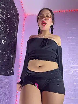 Snapshot of ZeziGamingg chatting on 01-17-26, 07:24 ZeziGamingg online show from 01-17-26, 07:24