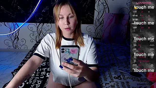 Snapshot of RoyAngela chatting on 10-11-25, 07:34 RoyAngela online show from 10-11-25, 07:34