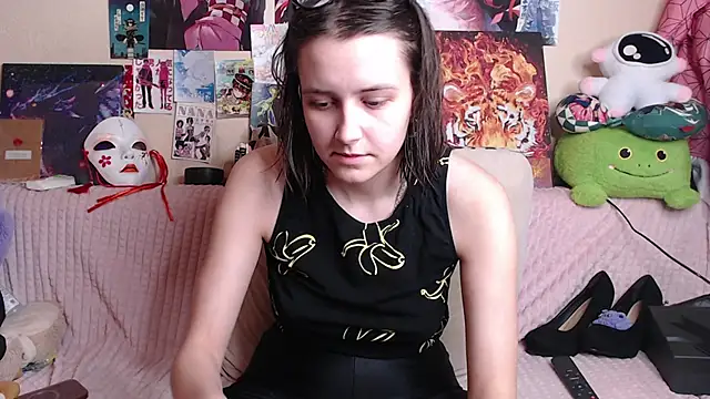 Snapshot of AliceChio chatting on 12-04-25, 05:28 AliceChio online show from 12-04-25, 05:28