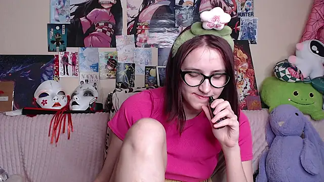 Snapshot of AliceChio chatting on 12-16-25, 04:17 AliceChio online show from 12-16-25, 04:17