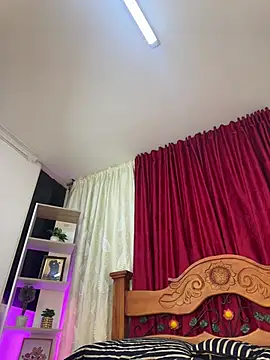 menna lee online show from 04-21-26, 08:12