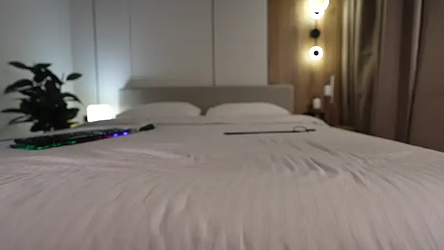 Noctivelle online show from 12-13-25, 07:53