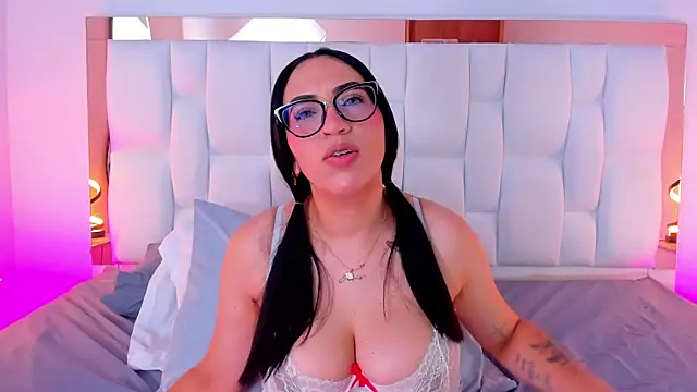 Camille Juicy online show from 10-03-25, 12:46