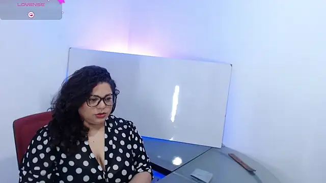 merly chica online show from 10-13-25, 01:22