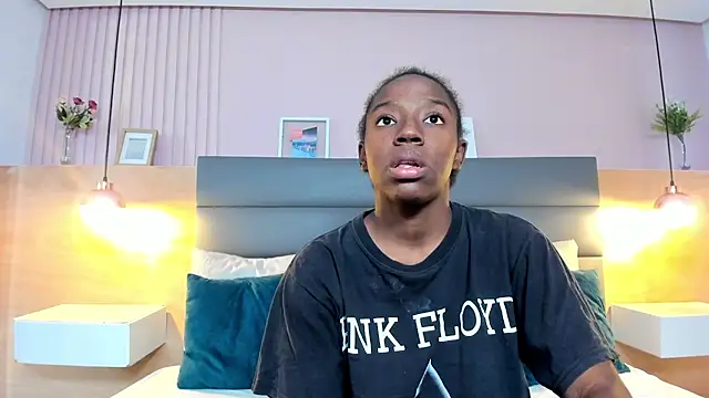  emma willliams  online show from 10-28-25, 02:20