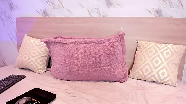 sofiagomez   online show from 12-13-25, 07:53