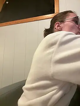 Snapshot of HoneySquirrel chatting on 02-20-26, 08:42 HoneySquirrel online show from 02-20-26, 08:42