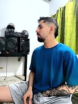 giannis090 online show from 10-22-25, 03:51