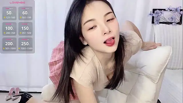 Snapshot of Tangbao-Baby chatting on 05-28-26, 10:45 Tangbao-Baby online show from 05-28-26, 10:45