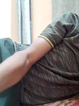 Snapshot of INTERNATIONAL0001 chatting on 10-24-25, 02:02 INTERNATIONAL0001 online show from 10-24-25, 02:02