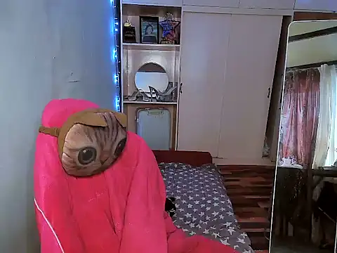 Snapshot of YourNikkieXxx chatting on 12-16-25, 11:43 YourNikkieXxx online show from 12-16-25, 11:43