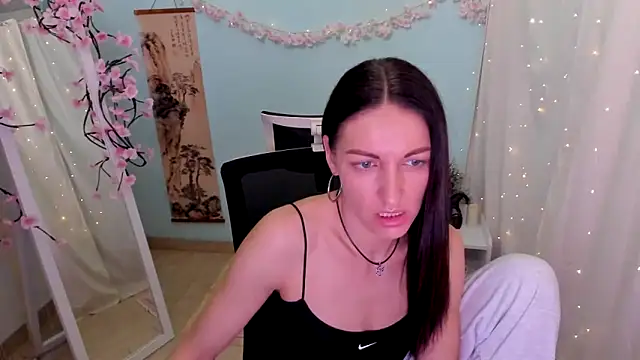 Aurora Loveu online show from 04-15-26, 07:58