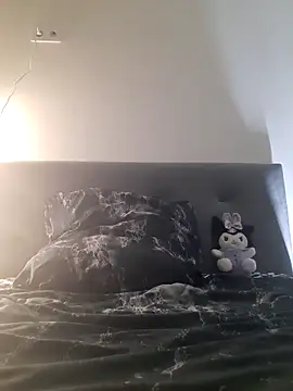 DragonFoxie online show from 09-17-25, 05:47