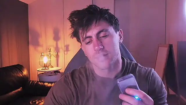 Snapshot of Oscar_Miller_ chatting on 09-16-25, 09:16 Oscar Miller online show from 09-16-25, 09:16