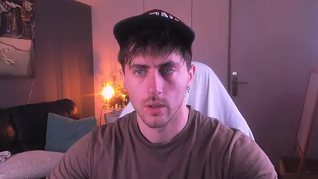 Snapshot of Oscar_Miller_ chatting on 09-28-25, 09:09 Oscar Miller online show from 09-28-25, 09:09